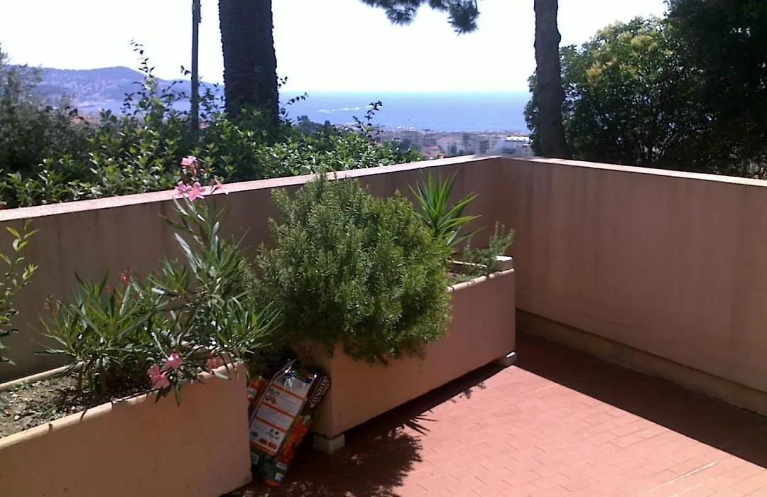 Relaxing Place With Wonderful View...Calme Avec Vue Magnifique Sur La Baie Des Anges, Mais En Campagne A 12 Minutes De La Promenade Des Anglais-1