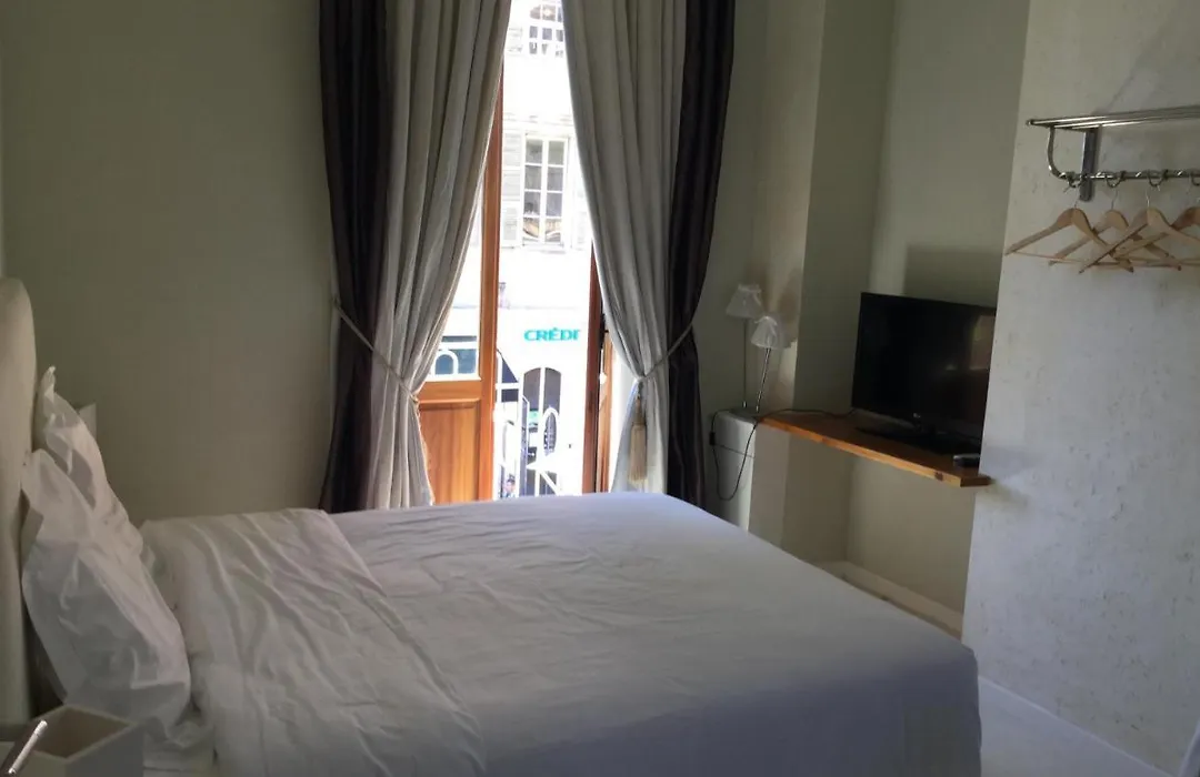 Room With A Vue-1