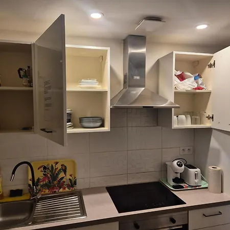 Private Room Near Airport 5 Min Train 3 Min And Tram On Site, Beach 7 Min, 2 Showers And 2 Toilets , Chambres Privatives Proche Aeroport 5 Min Train 3 Min Et Tramway Sur Place, Plage 7 Min, 2 Douches Et 2 Wc-3